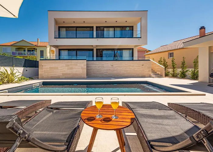Lovely In Tatil Evi Bibinje